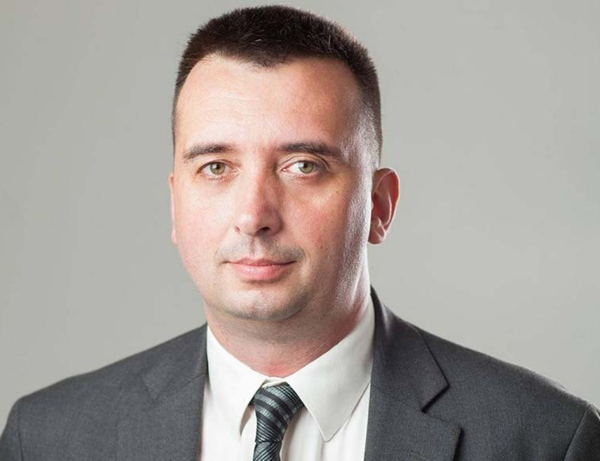 ИСТОЧНО САРАЈЕВО, 28. ФЕБРУАРА /СРНА/ – Доношење првог Устава Републике Српске представљало је једну од кључних политичких одлука српских представника у тадашњој БиХ и покушај да се у условима дубоке кризе политичка воља институционализује кроз правни поредак, изјавио је Срни историчар Александар Костовић.