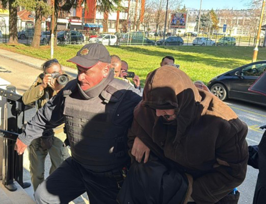 ПОДГОРИЦА, 28. ФЕБРУАРА /СРНА/ - Бизнисмен и брат некадашњег предсједника Црне Горе Ацо Ђукановић саслушаван је данас око пет сати у Основном државном тужилаштву у Никшићу након чега му је одређено задржавање до 72 сата.