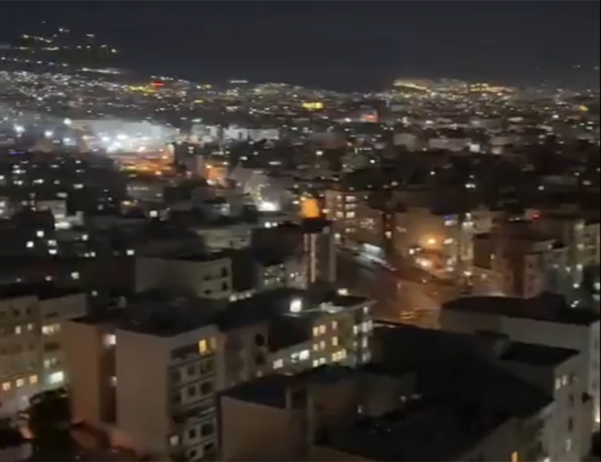 ТЕХЕРАН, 28. ФЕБРУАРА /СРНА/ - У Техерану је почело славље након објављивања вијести о смрти иранског врховног вође ајатолаха Алија Хамнеија у војним ударима Израела и САД, рекли су очевици за АФП.