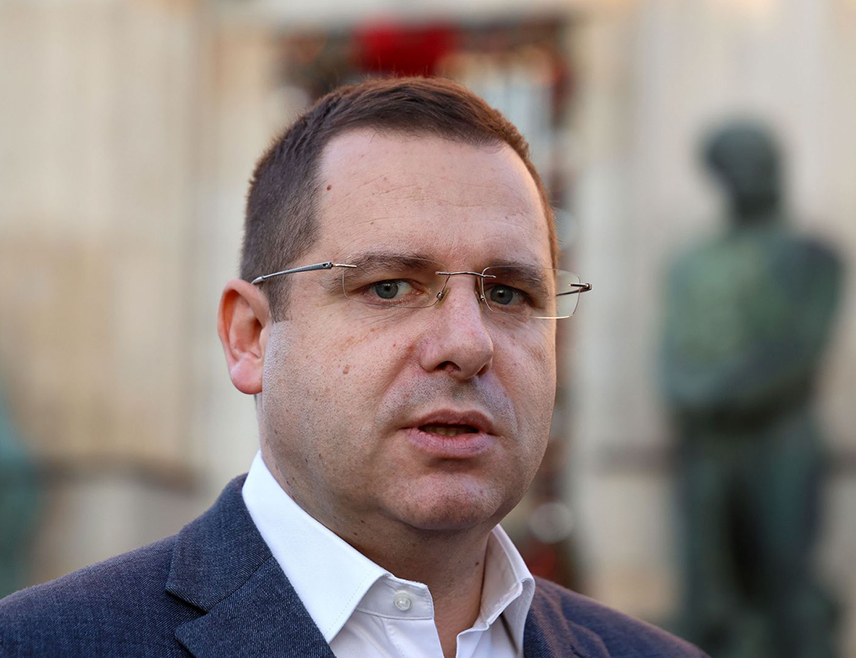 БАЊАЛУКА, 1. МАРТА /СРНА/ - Чињеница да Српска слави дан када је потписан мир и основана БиХ прихватљива свим њеним народима, а ФБиХ дан када су прегласавањем Срба изабрали рат, говори сама за себе, рекао је српски делегат у Дому народа Парламентарне скупштине БиХ Радован Ковачевић.