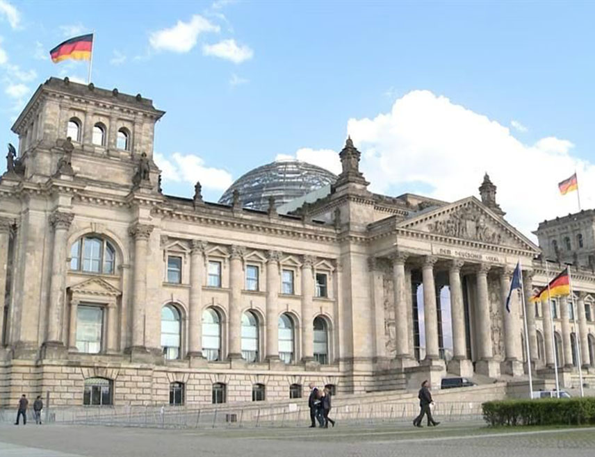 БЕРЛИН, 1. МАРТА /СРНА/ - Одмазда Ирана у Европи, укључујући дјеловање ћелија "спавача", не може се искључити након што је у америчким и израелским нападима убијен врховни вођа ајатолах Али Хамнеи, изјавио је шеф Одбора Бундестага за тајне службе Марк Хенрихман.