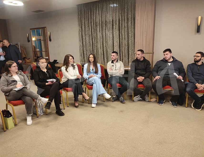 БАЊАЛУКА, 2. МАРТА /СРНА/ - Министар пољопривреде, шумарства и водопривреде Републике Српске Анђелка Кузмић рекла је да је све више младих у Републици Српској заинтересовано за покретање агропредузетништва, што показује и податак да ове године имају 513 пријава за програм "Мој бизнис на селу".