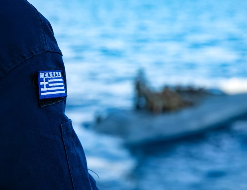 АТИНА, 2. МАРТА /СРНА/ - Грчка полиција привела је 36-годишњег мушкарца због сумње да је шпијунирао поморску базу на острву Крит, стратешки важном објекту за Сједињене Државе у источном Медитерану, саопштено је из полиције.