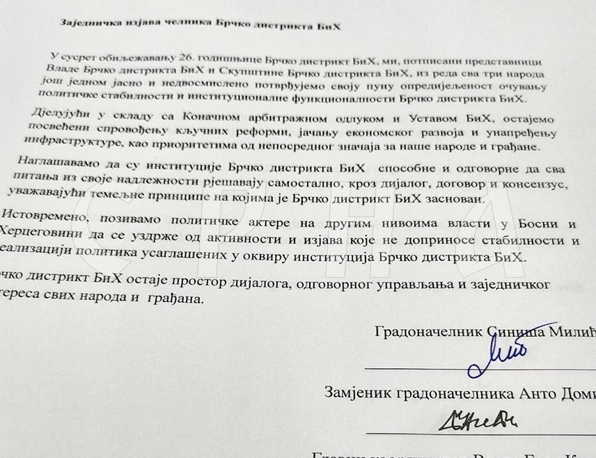 БРЧКО, 3. МАРTА /СРНА/ - Носиоци извршне и законодавне власти Брчко дистрикта, из реда сва три народа, потписали су заједничку изјаву којом потврђују пуну опредијељеност за очување политичке стабилности и функционалности институција, које су способне да самостално рјешавају сва питања из своје надлежности.