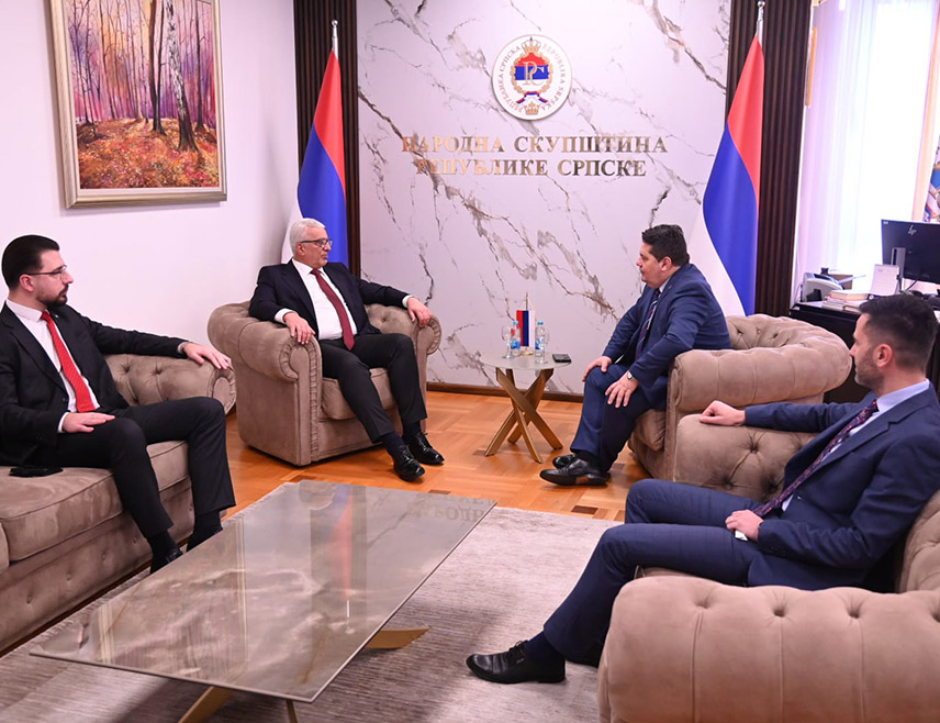 БАЊАЛУКА, 3. МАРТА /СРНА/ - Предсједник Народне скупштине Републике Српске Ненад Стевандић и предсједник Скупштине Црне Горе Андрија Мандић констатовали су данас у Бањалуци да односи ова два парламента биљеже континуиран напредак и да се сарадња одвија узлазном путањом.