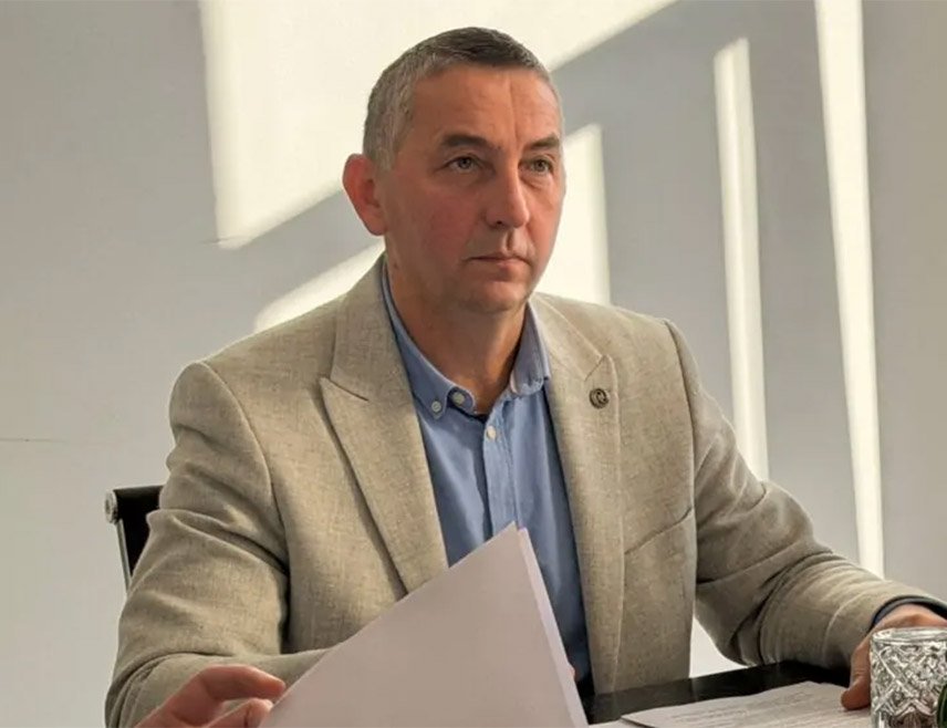 ЉУБИЊЕ, 3. МАРTА /СРНА/ - Уговор о закупу хотела у Љубињу потписан је са новооснованом фирмом "Стон капитал" који у наредних 15 мјесеци овај објекат треба да стави у функцију, изјавио је данас Срни начелник општине Стево Драпић.