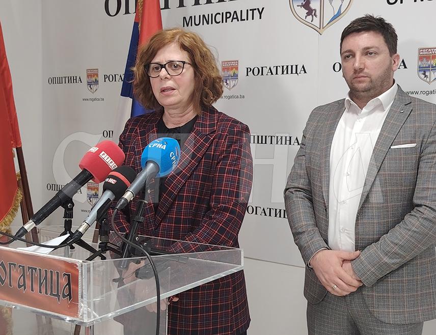 РОГАТИЦА, 3. МАРТА /СРНА/ - Министар управе и локалне самоуправе Републике Српске Сенка Јујић разговарала је данас са начелником Рогатице Нинославом Прелићем о суфинансирању пројеката значајних за ту локалну заједницу и најавила подршку изградњи вртића и стамбеног објекта за младе брачне парове.