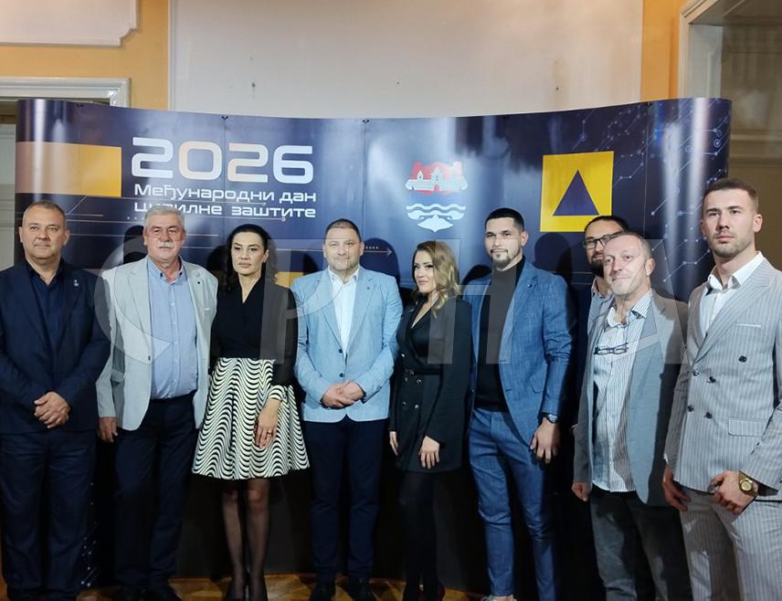 БАЊАЛУКА, 3. МАРТА /СРНА/ - Оперативно-комуникативни центар /ОКЦ/ Градске управе Бањалука требало би да почне са радом у наредних неколико дана, што ће бити први такав центар у БиХ, изјавио је шеф Одсјека за послове цивилне заштите и Професионалне територијалне ватрогасно-спасилачке јединице Драган Бабић.