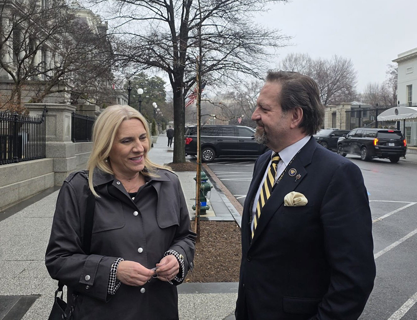 ВАШИНГТОН, 3. МАРТА /СРНА/ - Српски члан Предсједништва БиХ Жељка Цвијановић састала се у Вашингтону са вишим директором за борбу против тероризма у Савјету за националну безбједност САД Себастијаном Горком са којим, како је истакла, дијели много заједничких ставова.