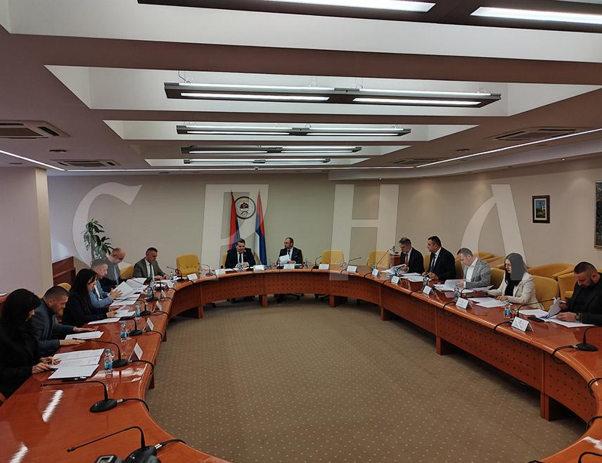 БАЊАЛУКА, 4. МАРТА /СРНА/ - Предсједник Народне скупштине Републике Српске Ненад Стевандић најавио је да ће 17. марта бити одржана посебна сједница о нацрту резолуције о осуди и забрани промовисања и величања идеологије НДХ и других усташких, нацистичких и фашистичких симбола.