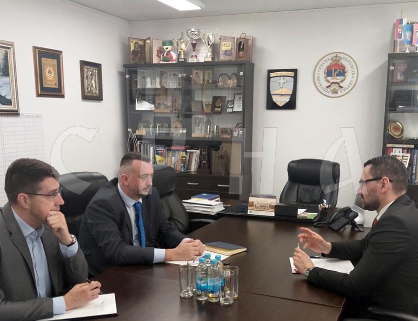 ИСТОЧНО НОВО САРАЈЕВО, 4. МАРТА /СРНА/ - Министар за европске интеграције и међународну сарадњу Републике Српске Златан Клокић и замјеник начелника Источног Новог Сарајева Александар Костовић сагласни су да је потребно проширити сарадњу на плану јачања фонда за обуку запослених у општинским администрацијама, те формирати форум за дијаспору.