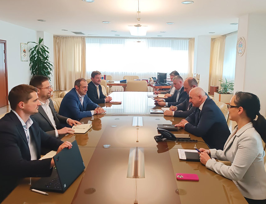 БАЊАЛУКА, 4. МАРТА /СРНА/ - Република Српска располаже значајним енергетским потенцијалима који пружају могућност за нови инвестициони циклус и даљи развој електроенергетског сектора, оцијењено је на састанку министра енергетике и рударства Петра Ђокића и представници ЕБРД-а консултантске куће "ПвЦ" /PwC/.