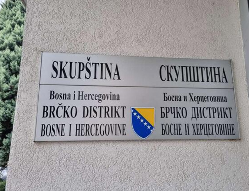БРЧКО, 4. МАРTА /СРНА/ - Брчко је стекло услове за оснивање међународне берзе након што је данас Скупштина дистрикта једногласно усвојила Закон о тржишту хартија од вриједности што отвара врата страним инвеститорима.