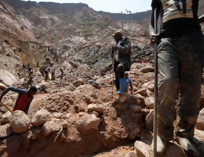 КИНШАСА, 4. МАРТА /СРНА-Ројтерс/ - Више од 200 људи погинуло је у клизишту у руднику колтана "Рубаја" у источној Демократској Републици Конго, а међу жртвама је око 70 дјеце, саопштило је Министарство рударства те земље.