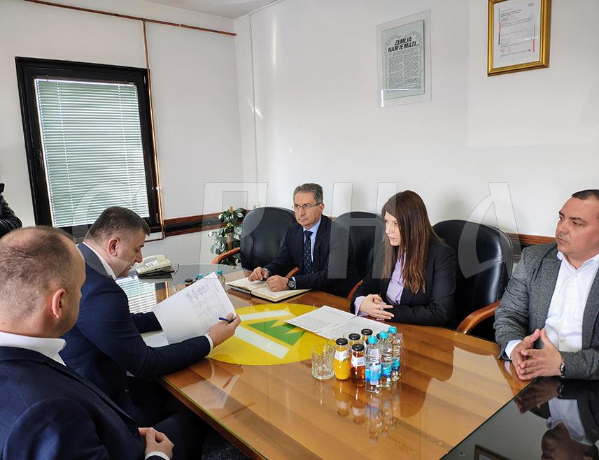 СОКОЛАЦ, 5. МАРТА /СРНА/ - Министар пољопривреде, шумарства и водопривреде Републике Српске Анђелка Кузмић изјавила је данас на Сокоцу да је Шумско газдинство "Романија" успјешно завршило 2025, те да је важно што се у прва два мјесеца ове године поштује план производње.