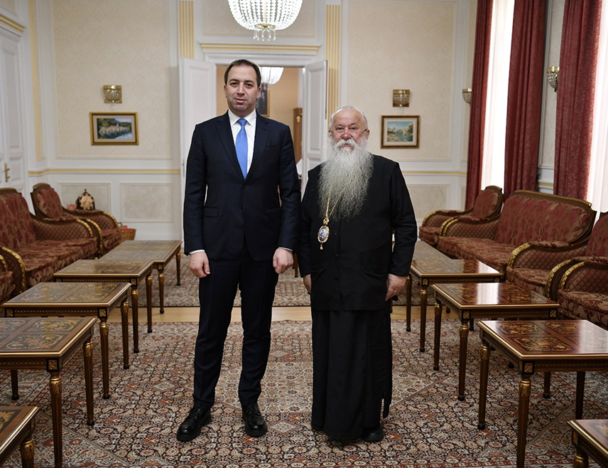 САРАЈЕВО, 5. МАРТА /СРНА/ - Министар правде Републике Српске Горан Селак и Његово високопреосвештенство митрополит дабробосански Хризостом истакли су данас током састанка у Сарајеву важност наставка сарадње институција Републике Српске и Српске православне цркве /СПЦ/, с циљем очувања права, имовине и духовног насљеђа српског народа.