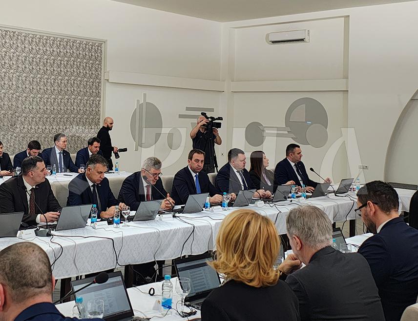 СОКОЛАЦ, 5. МАРТА /СРНА/ - У Организациони одбор за припрему учешћа БиХ на специјализованој изложби "ЕКСПО 2027" у Београду именовани су министар трговине и туризма Републике Српске Нед Пуховац и министар привреде и предузетништва Српске Раденко Бубић, одлучила је Влада Републике Српске на сједници на Сокоцу.