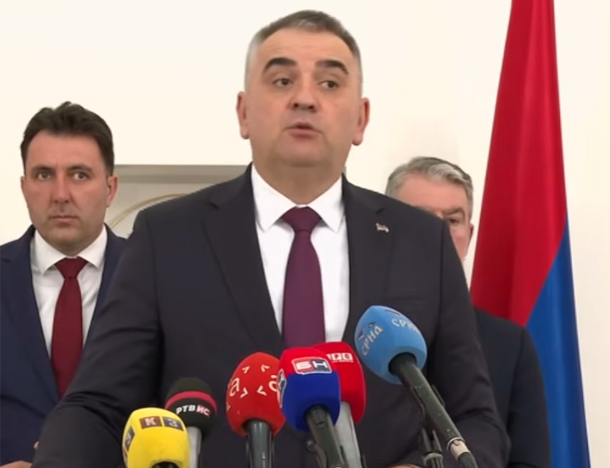 СОКОЛАЦ, 5. МАРТА /СРНА/ - Премијер Републике Српске Саво Минић рекао је да је проблем у "Жељезницама" који се односи на рудник Нова Љубију требало да буде привремено ријешен одлуком Савјетом министара када је у питању увоз жељеза у БиХ, нагласивши да је Влада Републике Српске у овом случају немоћна.