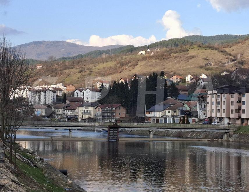 ВИШЕГРАД, 5. МАРТА /СРНА/ – Реконструкција пјешачког моста на ријеци Рзав у Вишеграду требало би да почне у априлу, а вриједност радова је око 350.000 евра које ће обезбиједити "Електропривреда Србије".