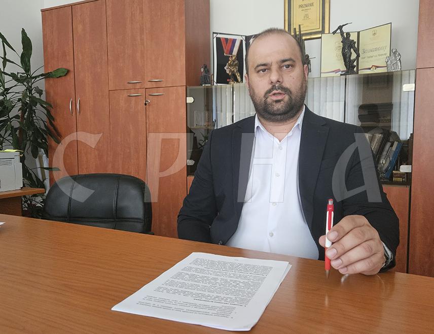 ПРИЈЕДОР, 5. МАРТА /СРНА/ - Вршилац дужности директора Рудника жељезне руде "Љубија" Приједор Горан Велаула изјавио је да није званично обавијештен да је "Нова Љубија" поднијела приједлог да над тим рудником буде отворен стечај, наводећи да би то био дуготрајан процес са несагледивим посљедицама.