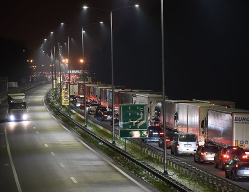 БАЊАЛУКА, 5. МАРТА /СРНА/ - Саобраћај је вечерас појачан на граничним прелазима Градишка, Доња Градина, Велика Кладуша и Брод на улазу у БиХ из Хрватске, саопштено је из Ауто-мото савеза /АМС/ Републике Српске.