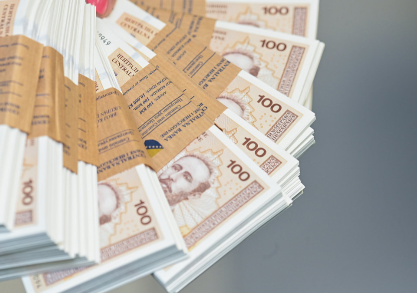 БИЈЕЉИНА, 6. МАРТА /СРНА/ - У Републици Српској данас је почела исплата фебруарских пензија за коју је обезбијеђено 179,70 милиона КМ у бруто износу, саопштено је из Фонда за пензијско и инвалидско осигурање /ПИО/.