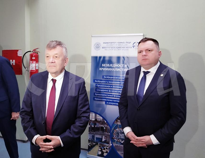 БАЊАЛУКА, 6. МАРТА /СРНА/ - Министар унутрашних послова Републике Српске Жељко Будимир рекао је на свечаности поводом годишњице Факултета безбједоносних наука Универзитета у Бањалуци да је сарадња МУП-а и ове високошколске установе на највишем ниову, наводећи да ће се и у наредном периоду јачати капацитети.