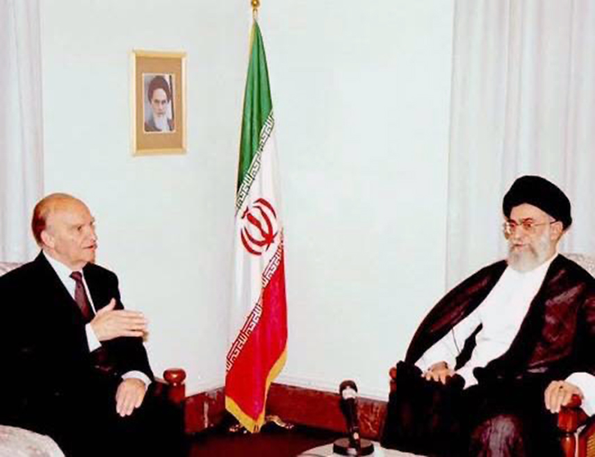 ИСТОЧНО САРАЈЕВО, 6. МАРТА /СРНА/ - Замјеник предсједавајуће Савјета министара Сташа Кошарац истакао је да је српски народ био жртва борбе против хришћанства, инспирисане "Исламском декларацијом" Алије Изетбеговића, која је муслиманима била идеолошка водиља у том рату, а и дан данас.