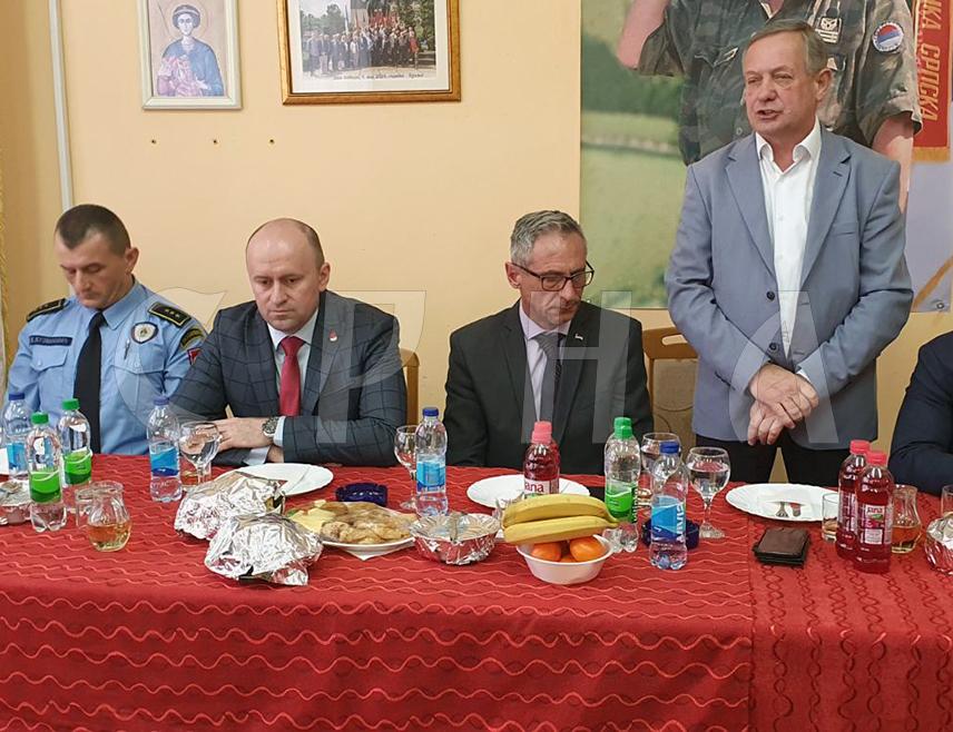 БРОД, 6. МАРТА /СРНА/ - Начелник општине Брод Милан Зечевић изјавио је данас да нико у Одбрамбено-отаџбинском рату није преживио већу бол од српских мајки чија су дјеца стрдала за одбрану Републике Српске, због чега је брига о њима приоритет.