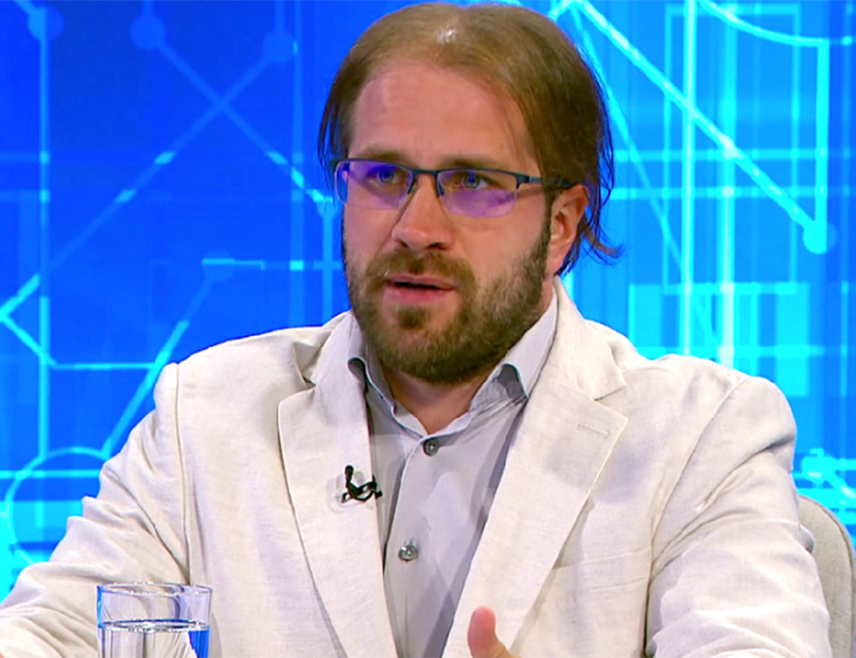 БЕОГРАД, 7. МАРТА /СРНА/ - Политиколог Огњен Гогић оцијенио је да ће примјена приштинског закона о странцима, најављена од 15. марта, највише погодити студенте из централне Србије који студирају на Косову и Метохији, као и супружнике, који немају документа Приштине.