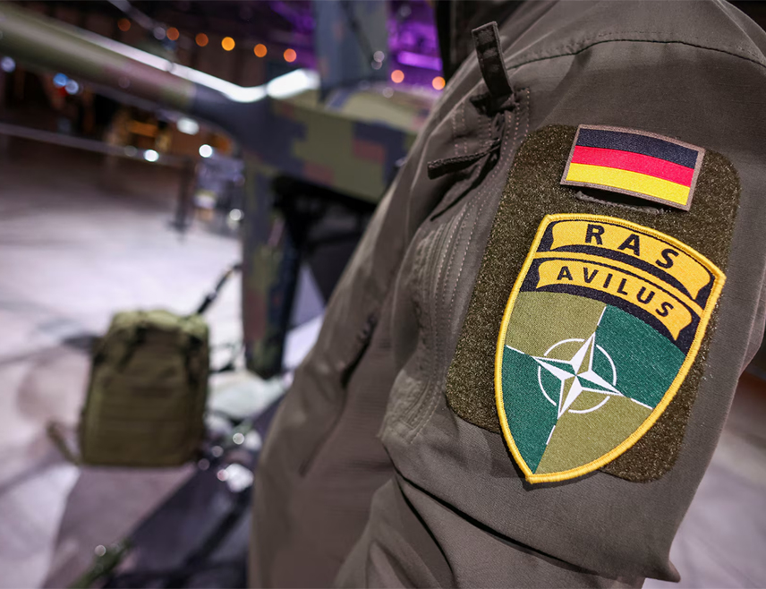 БЕРЛИН, 6. МАРТА /СРНА/ - Њемачка војска забранила је особљу снимање и фотографисање на свим својим локацијама од краја фебруара због забринутости да би осјетљиве информације могле бити видљиве на друштвеним мрежама, рекао је неименовани портпарол Министарства одбране.