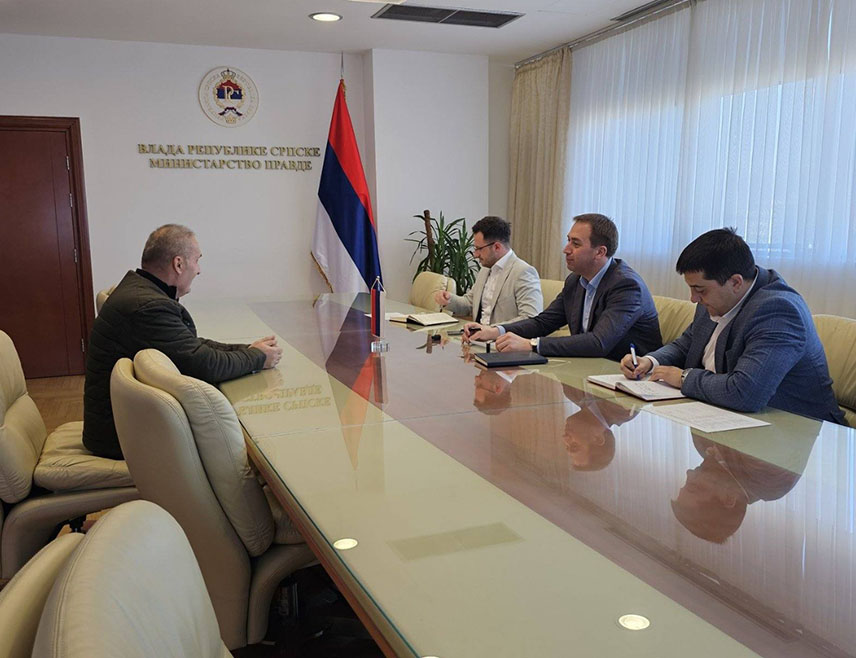 БАЊАЛУКА, 6. МАРТА /СРНА/ - Министар правде Републике Српске Горан Селак рекао је поводом Дана отворених врата да је директан разговор са грађанима један од најбољих начина да се разумију стварни проблеми са којима се суочавају и да је важно да институције буду отворене.