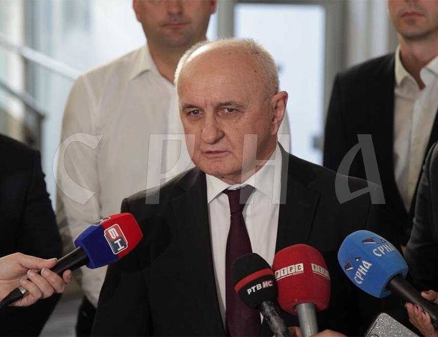 ПАЛЕ, 6. МАРТА /СРНА/ - Министар енергетике и рударства Републике Српске Петар Ђокић очекује да ускоро буду настављени радови на Хидроелектрани "Бистрица" јер је то пројекат од посебног значаја за Републику Српску, те је за наредну седмицу најавио састанак са кинеским извођачем радова.