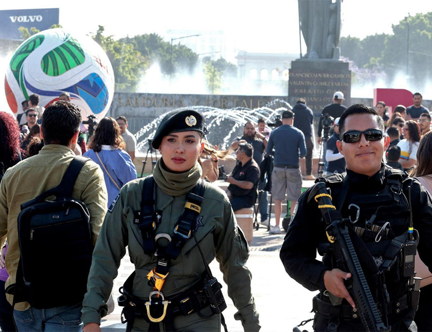 МЕКСИКО СИТИ, 6. МАРТА /СРНА/ - Мексико, суорганизатор Свјетског првенства у фудбалу, распоредиће готово 100.000 припадника обезбјеђења да би заштитили навијаче од насиља нарко-картела у земљи.