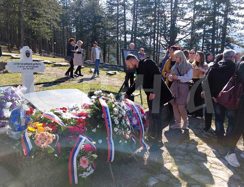 ВЛАСЕНИЦА, 7. МАРTА /СРНА/ - У Власеници су данас обиљежене 33 године од страдања 15 бораца Другог моторизованог батаљона 27. бригаде Војске Републике Српске из Дервенте, који су у марту 1993. године положили животе бранећи ову регију.