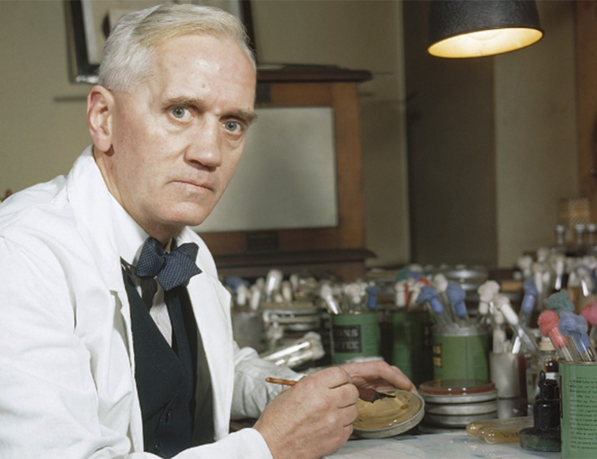 БИЈЕЉИНА, 10. МАРTА /СРНА/ - Енглески микробиолог Александер Флеминг, који је 1928. године из гљиве пеницилијум нотатум изоловао први антибиотик - пеницилин, умро је 11. марта 1955. године.