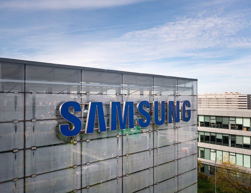 СЕУЛ, 8. МАРТА /СРНА/ - Синдикално организовани радници јужнокорејског електронског гиганта "Самсунг" спремају се да гласају о томе да ли ће ступити у штрајк.