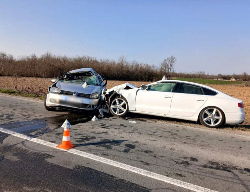 ШАБАЦ, 8. МАРТА /СРНА/ - Двије особе су погинуле, а двије повријеђене у саобраћајној несрећи код Шапца, јавио је РТС.