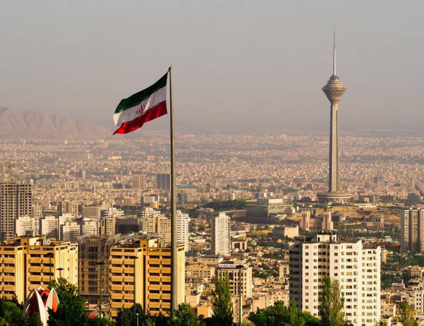 ТЕХЕРАН, 8. МАРТА /СРНА-Ројтерс/ - Презиме новог врховног вође Ирана остаће Хамнеи, изјавио је Хосеинали Ешкевари, члан Скупштине стручњака, тијела које бира новог лидера Исламске Републике.