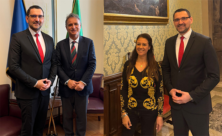 БАЊАЛУКА, 10. МАРТА /СРНА/ - Министар за европске интеграције и међународну сарадњу Републике Српске Златан Клокић разговарао је у Риму у одвојеним сусретима са сенатором Ђузепином Версаче и италијанским послаником Луком Скверијем о могућностима јачања сарадње и о процесу европских интеграција.