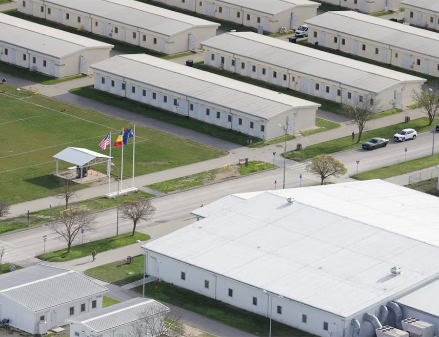 БУКУРЕШТ, 11. МАРТА /СРНА/ - Вашингтон је затражио од румунске Владе да распореди додатне трупе у ваздухопловну базу "Михаил Когалничану", на истоку Румуније, ради њиховог каснијег учешћа у сукобу на Блиском истоку, јавио је телевизијски канал "Диги24" позивајући се на неименоване изворе.