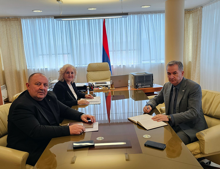 БАЊАЛУКА, 11. МАРТА /СРНА/ - Тржишна инспекција ангажована је у Републици Српској у пуном капацитету с циљем појачане контроле цијена са посебним акцентом на нафтне деривате, истакнуто је на састанку министра трговине и туризма Неда Пуховца са главним републичким тржишним инспектором Васом Јанковићем.