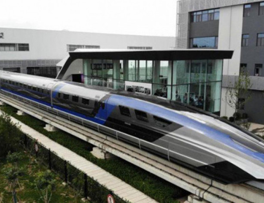 ПЕКИНГ, 12. МАРТА /СРНА-Ројтерс/ - Први путнички воз између Пекинга и Пјонгјанга требао би да крене током дана из главног града Кине, чиме ће бити окончана шестогодишња пауза, саопштила је кинеска жељезница.