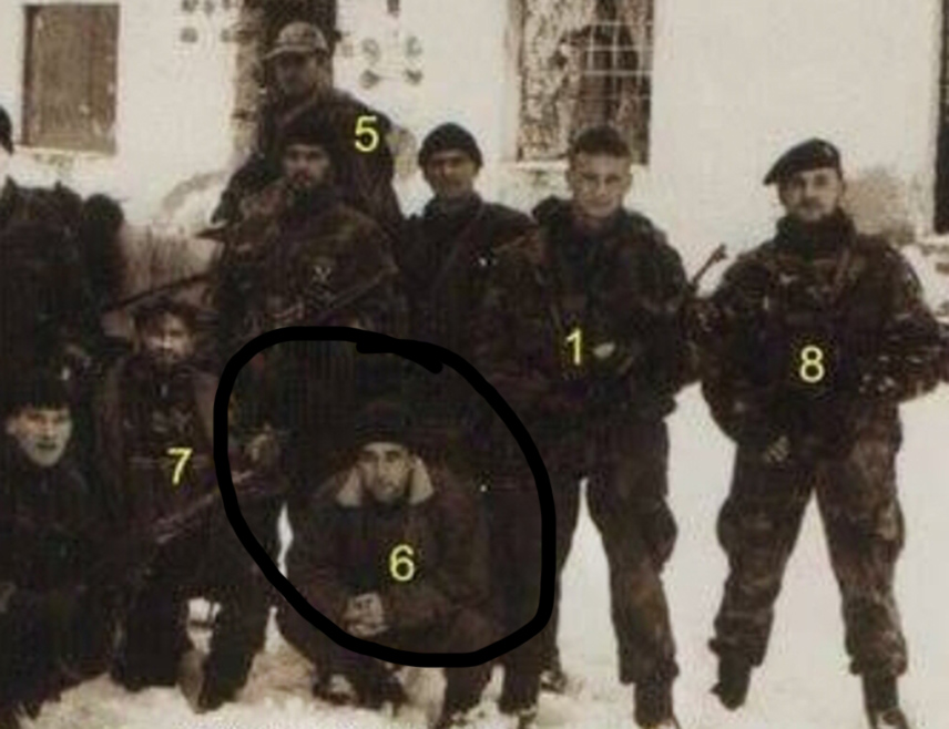 САРАЈЕВО, 12. МАРТА /СРНА/ – Предсједник Организације породица заробљених и погинулих бораца и несталих цивила Сребренице Бранимир Којић упутио је протестно писмо предсједнику општинске Комисије за награде и признања Вељку Ристићу јер сматра да је за српске жртве понижавајуће да награду за хумано поступање добије Суљо Чакановић који се 1993. сликао у Кравици.