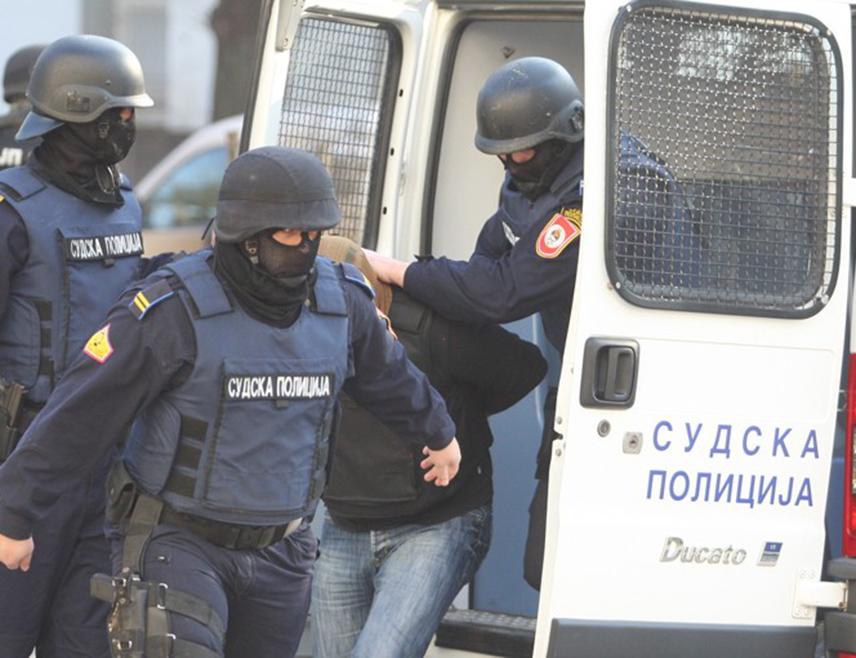 БАЊАЛУКА, 12. МАРТА /СРНА/ - Судска полиција данас је у Бањалуци ухапсила лице Д. С. за којим је расписана потјерница због неодазивања на суд.