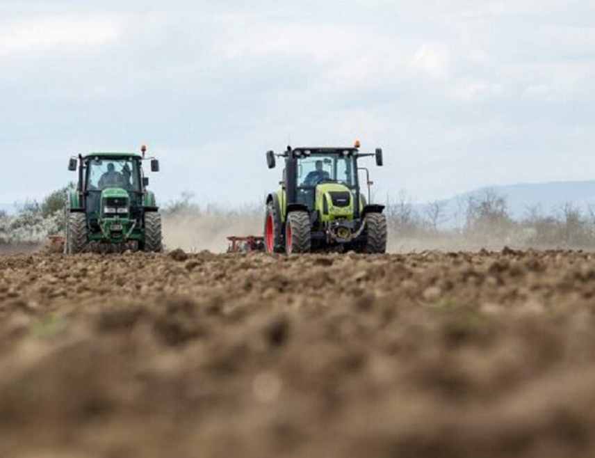 БАЊАЛУКА, 15. МАРТА /СРНА/ - Укупна производња најважнијих ратарских и повртарских биљних врста у прољећној сјетви у Републици Српској процијењена је на више од 165.000 хектара, а очекивана вриједност производње око 950 милиона КМ, изјавио је Срни помоћник министра пољопривреде Српске Саша Лалић.