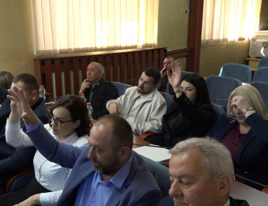 ЛЕПОСАВИЋ, 12. МАРТА /СРНА/ - Одборници Скупштине општине Лепосавић усвојили су на данашњој ванредној сједници више закључака у којима се тражи да полиција самопроглашеног Косова у овој општини поступа законито, те захтијевају истрагу поводом полицијског малтретирања осамнаестогодишњег Војина Милојевића.