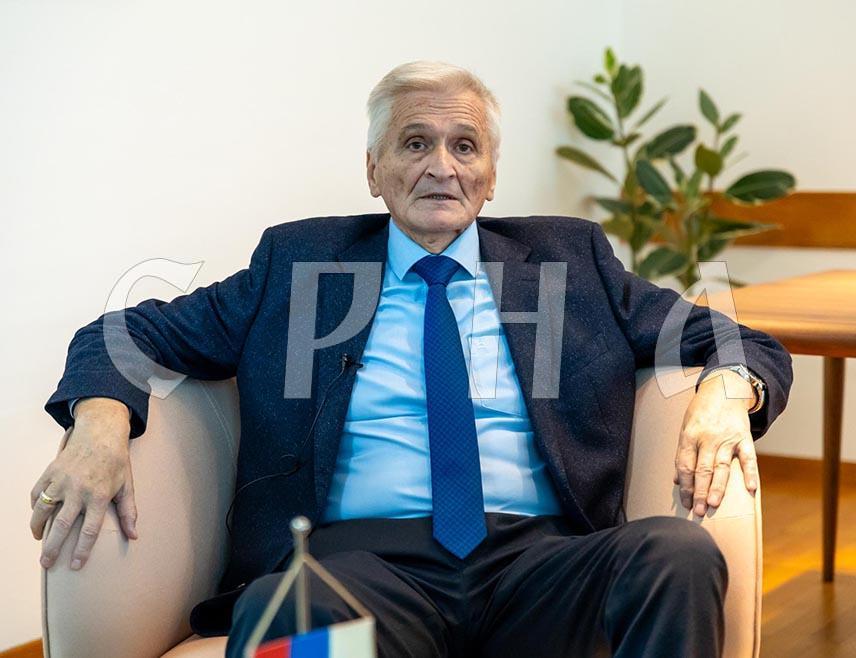 САРАЈЕВО, 12. МАРТА /СРНА/ - Влада Федерације БиХ /ФБиХ/ избјегава разговор са Владом Републике Српске о проблему раста цијена како се овај проблем не би ријешио, рекао је данас замјеник предсједавајућег Дома народа Парламентарне скупштине БиХ Никола Шпирић.