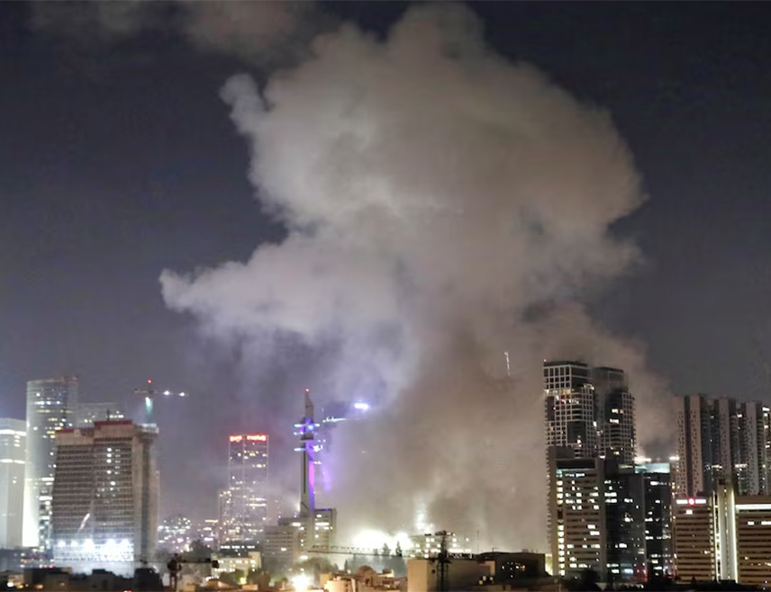 ТЕЛ АВИВ, 12. МАРТА /СРНА/ - У централном дијелу Израела и околини Тел Авива проглашена је узбуна за ваздушну опасност због ирачког ракетног напада који је почео током конференције за новинаре израелског премијера Бењамина Нетанјахуа, саопштио је неименовани извор.