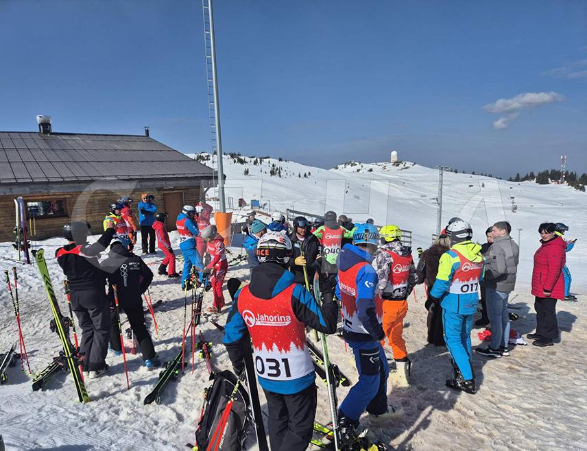 ЈАХОРИНА, 13. МАРТА /СРНА/ – На Јахорини је данас одржана трка ски-инструктора на којој су најбоље умјеће показали Страхиња Ђокановић и Маја Чавић.